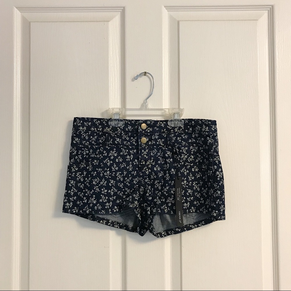 Floral Patterned High Waisted Shorts
